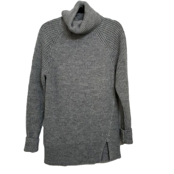 H&M Sweaters - H&M Cozy Turtleneck Sweater